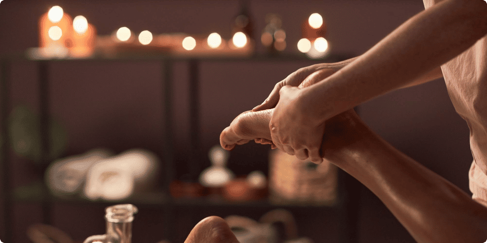 Utiliser des huiles essentielles pour optimiser votre massage des pieds