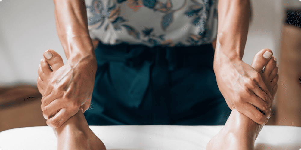 Les bienfaits des huiles essentielles pour le massage des pieds